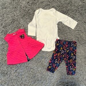Carter’s 3 piece Baby Girl Set - Onesie, vest and leggings size 3 months